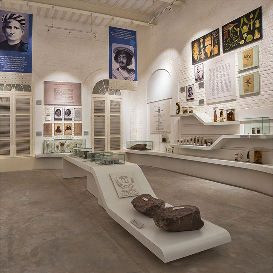 https://old.wysiwyg.co.in/sites/default/files/worksThumb/presidency-university-space-surface-graphics-musuem-desigm-typography-panels-installation-2016-01.jpg